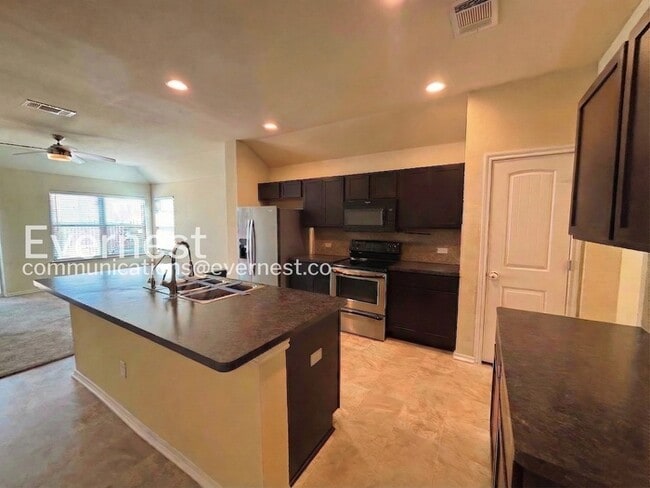 12904 Tinker St in Manor, TX - Foto de edificio - Building Photo