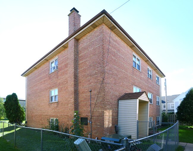 9638 Golf Ter in Des Plaines, IL - Building Photo - Building Photo