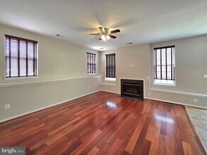 8346 Middle Ruddings Dr in Lorton, VA - Building Photo - Building Photo