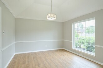 15854 Knolls Lodge Dr in Houston, TX - Building Photo - Building Photo