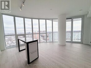 1 Fairview Rd E in Mississauga, ON - Building Photo - Building Photo