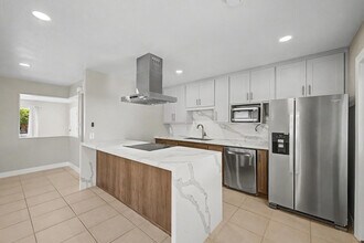8730 E Rancho Vista Dr in Scottsdale, AZ - Building Photo - Building Photo