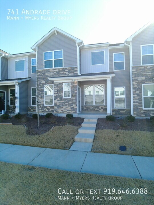 741 Andrade Dr in Fuquay Varina, NC - Building Photo