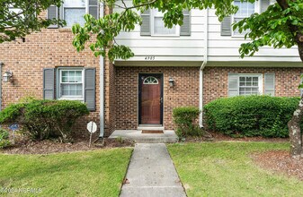 4905 Pompano Ct in Wilmington, NC - Foto de edificio - Building Photo