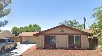 44315 Gingham Ave in Lancaster, CA - Building Photo