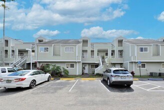 3453 NW 44th St, Unit 104 in Lauderdale Lakes, FL - Building Photo - Building Photo