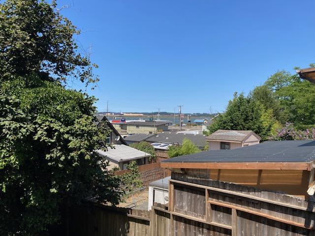 2082 Monroe Ave in North Bend, OR - Building Photo - Building Photo