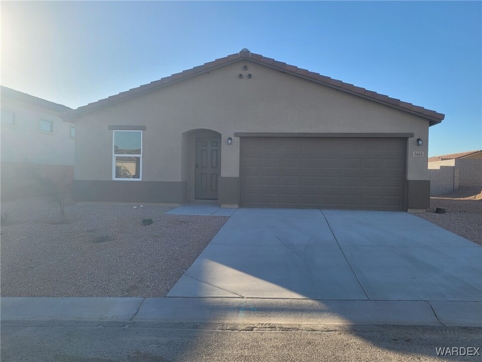 5665 Cypress Ave in Fort Mohave, AZ - Building Photo