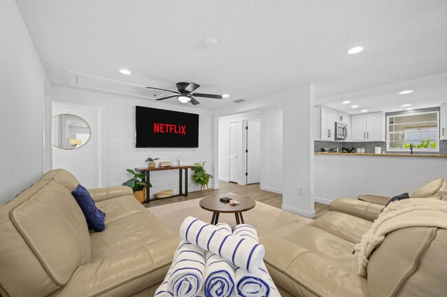 2229 Alice Rd in Sarasota, FL - Building Photo - Building Photo