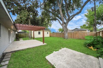 2405 Pickerton Dr in Deer Park, TX - Building Photo - Building Photo