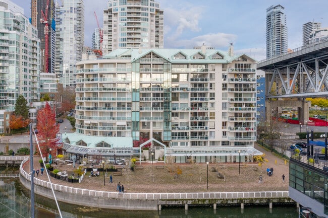 The Admiralty in Vancouver, BC - Building Photo - Building Photo