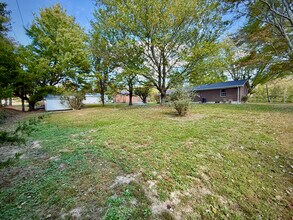 597 Bluebird Dr in Russell Springs, KY - Foto de edificio - Building Photo