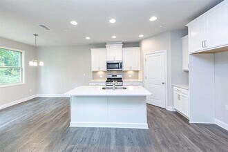 207 Jonquil Spring Rd in Woodstock, GA - Building Photo - Building Photo