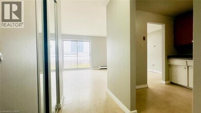 76 Brybeck Crescent in Kitchener, ON - Building Photo - Building Photo