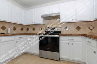 2076 Silver Grass Pl in Tucson, AZ - Foto de edificio - Building Photo