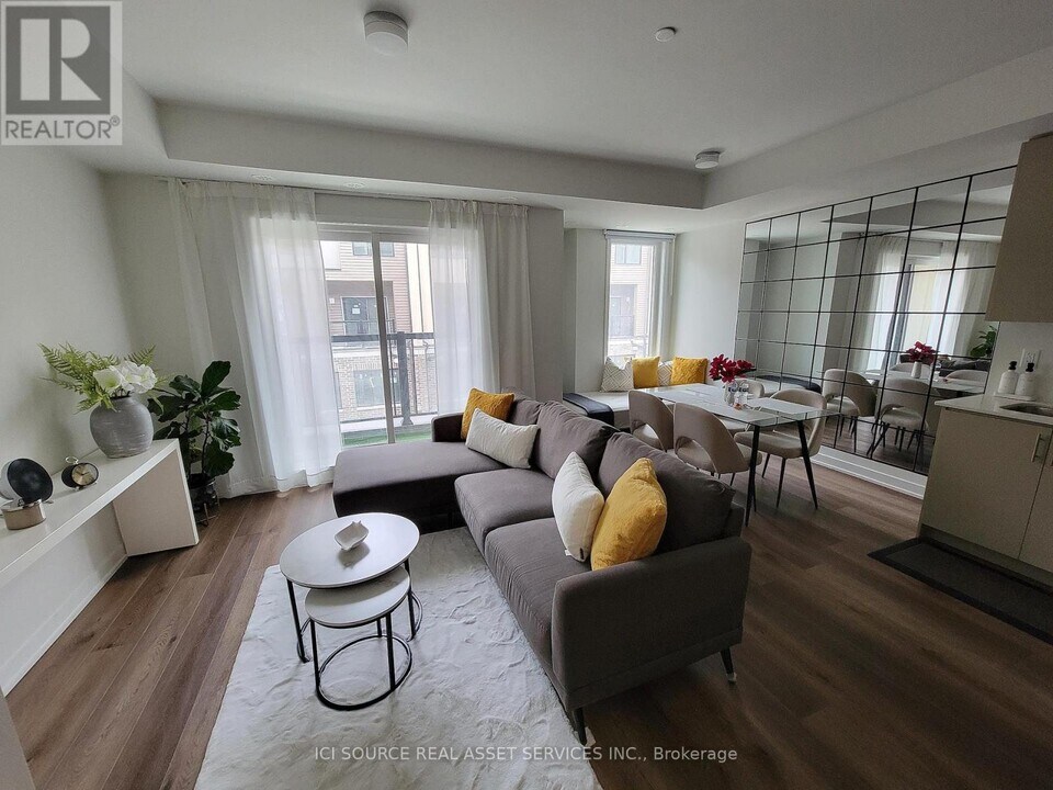 3556 Colonial Dr in Mississauga, ON - Building Photo