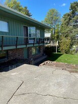 1933 NE Valley Rd in Pullman, WA - Building Photo