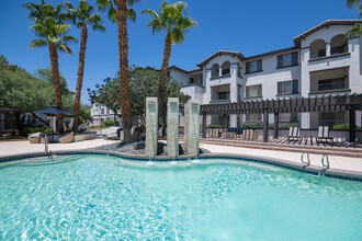 Serafina Luxury Apartments in Goodyear, AZ - Foto de edificio - Building Photo