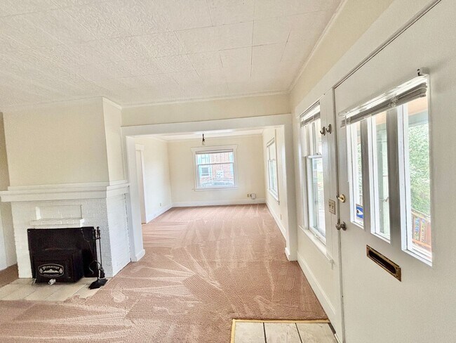 4457 Woodland Park Ave N, Unit A in Seattle, WA - Building Photo - Building Photo