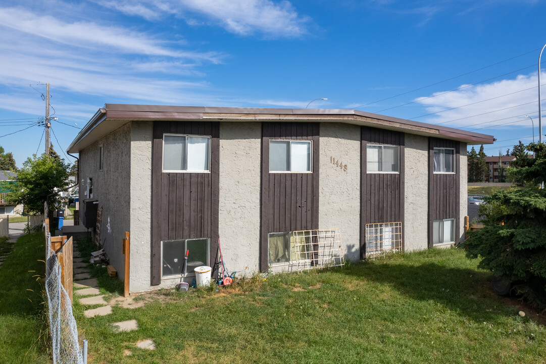 11448 Elbow Dr SW in Calgary, AB - Building Photo