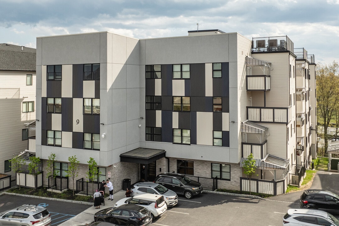 9 Lizensk Blvd in Monroe, NY - Foto de edificio