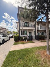 4900 NW 83rd Path in Doral, FL - Building Photo - Building Photo