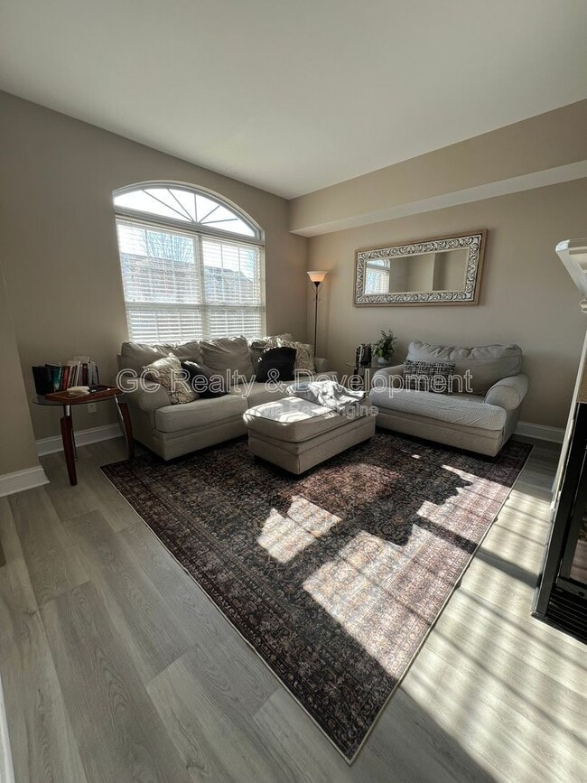 112 Lakeshore Dr in Oswego, IL - Building Photo - Building Photo