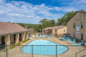 Chevy Chase Apartments in Nacogdoches, TX - Foto de edificio - Building Photo