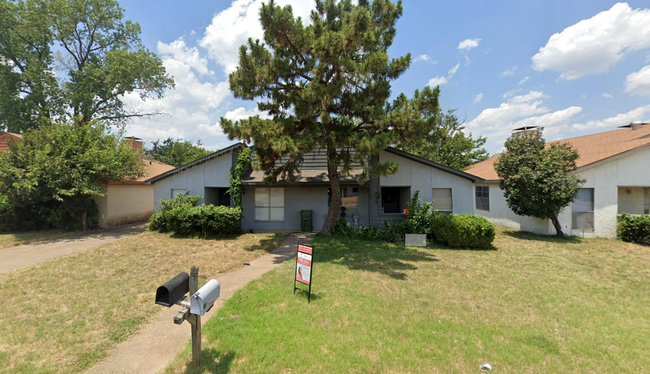 2724 Parkchester Dr in Arlington, TX - Building Photo - Building Photo