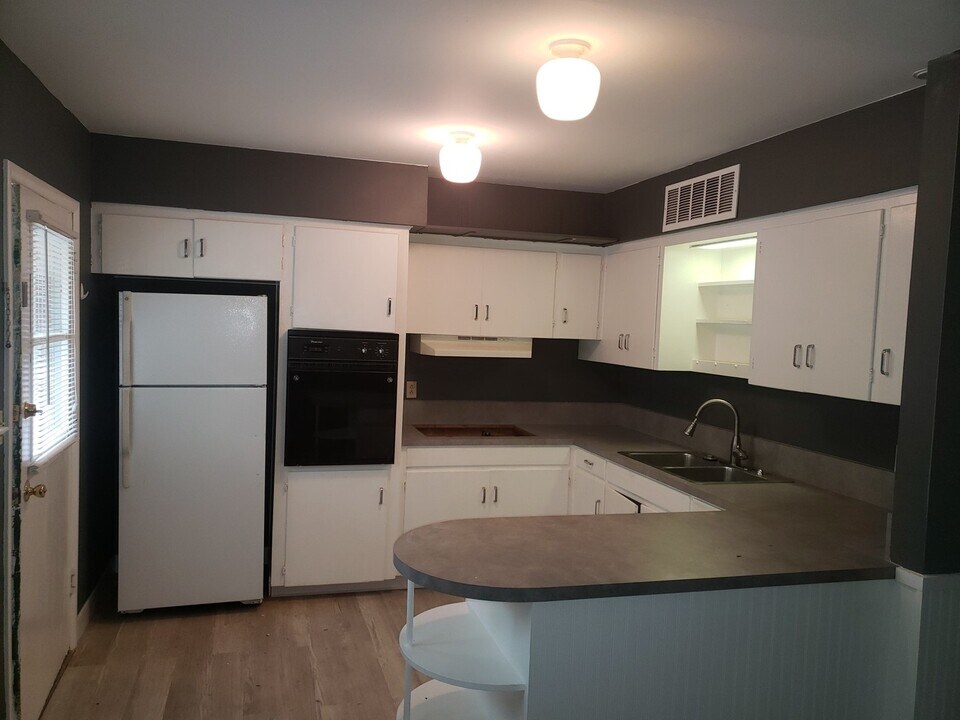 814 W Maple St in Fayetteville, AR - Building Photo