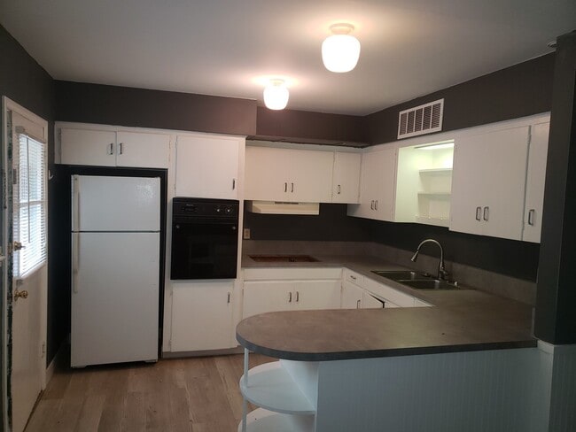property at 814 W Maple St