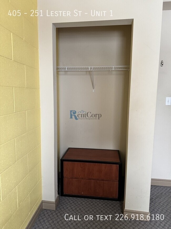 251-251 Lester St in Waterloo, ON - Building Photo - Building Photo