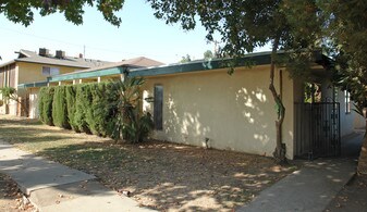 3337 E Sierra Madre Ave in Fresno, CA - Building Photo