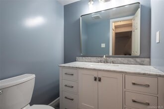 4 Adams Ct in Oyster Bay, NY - Building Photo - Building Photo