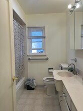 407 Lloyd Ave in San Leandro, CA - Foto de edificio - Building Photo