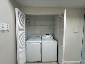 6936 SW 39th St, Unit D303 in Davie, FL - Building Photo - Building Photo