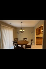 1544 WILLIAMSBURG Ave in Schaumburg, IL - Building Photo - Building Photo