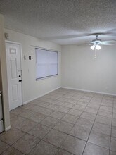 402 Lakeside Dr in Margate, FL - Building Photo - Building Photo