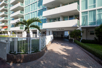 Vernon Arms Apartments in Miami Beach, FL - Building Photo - Building Photo