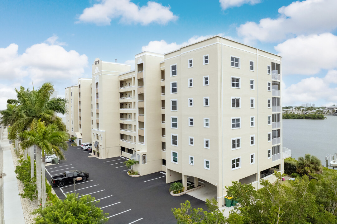 Hickory Bay West in Bonita Springs, FL - Building Photo