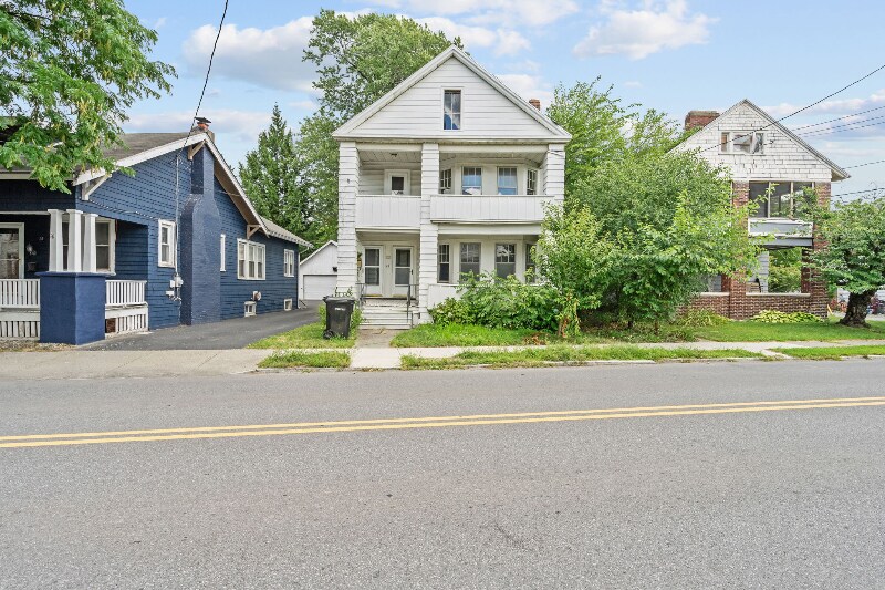 22 N Lake Ave in Troy, NY - Building Photo