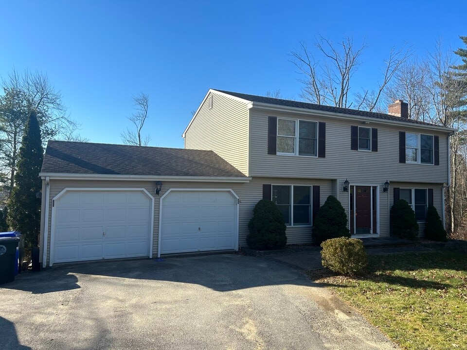 135 Allison Dr in Torrington, CT - Building Photo