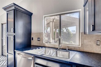 2564 Spruce Creek Dr in Las Vegas, NV - Building Photo - Building Photo