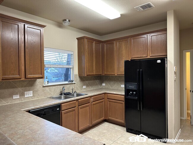 10214 Maydelle Dr in Austin, TX - Building Photo - Building Photo