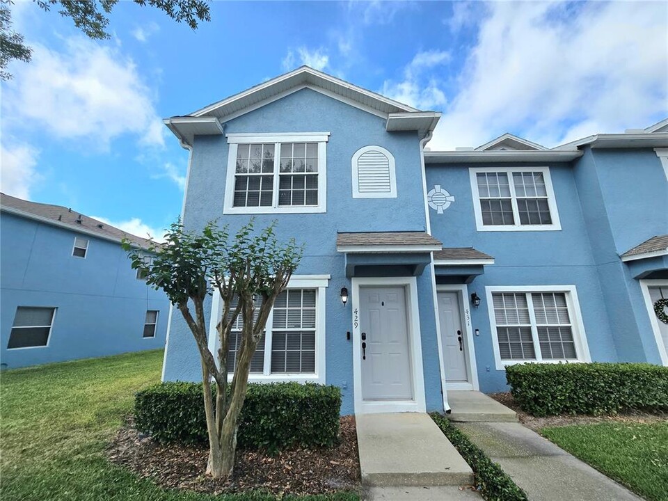429 Wilton Cir in Sanford, FL - Foto de edificio