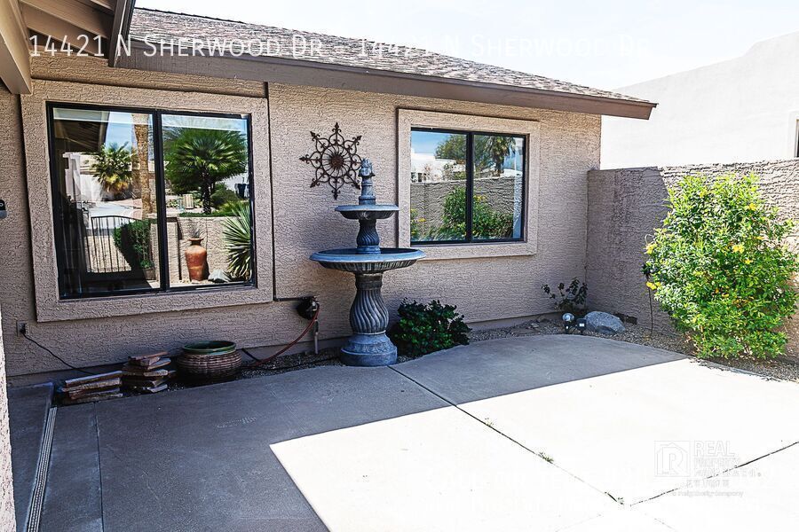 14421 N Sherwood Dr in Fountain Hills, AZ - Foto de edificio
