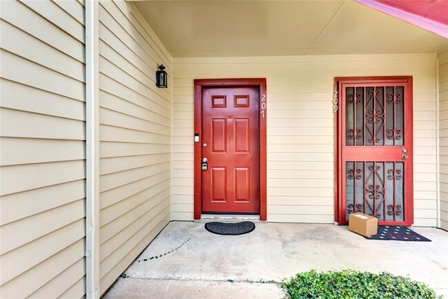 2120 El Paseo St