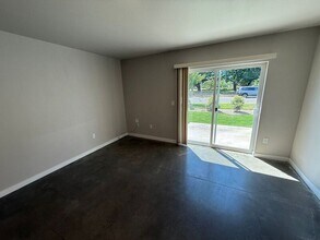 2901 Waverly Dr SE in Albany, OR - Building Photo - Building Photo