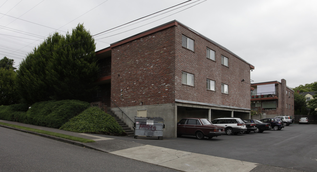 Windsor Village in Portland, OR - Building Photo