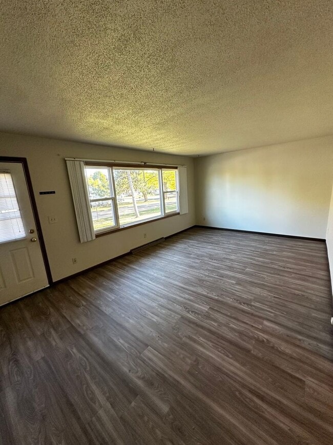 2820-2822 Beverly Hills Dr in Eau Claire, WI - Building Photo - Building Photo